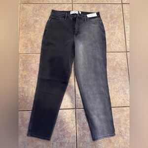 Hollister Two-Tone Curvy High-Rise Mom  Jeans